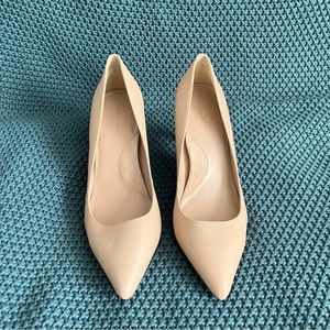 Banana Republic Cream Pumps